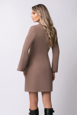 Rochie elegantă bej tip sacou accesorizată pe mânecă [2]