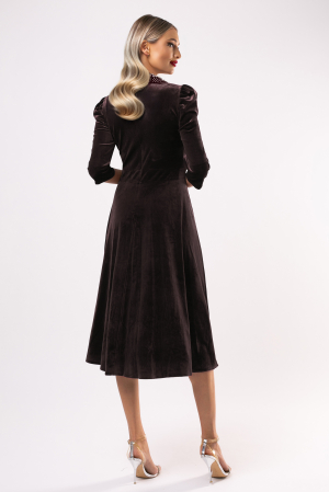 Rochie Lora maro din catifea cu accesorii pe bust și în talie [5]