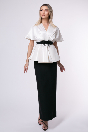 ROCHII DE SEARĂ - Rochie lungă elegantă accesorizată în talie cu pene