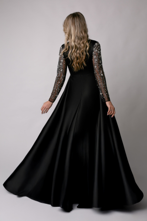 Rochie lungă neagră de ocazie accesorizată cu pietricele [2]