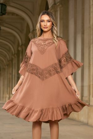 Rochie maro mărime mare accesorizată cu dantelă [4]