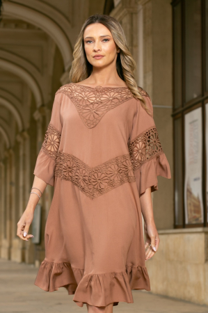 TOATE PRODUSELE - Rochie maro mărime mare accesorizată cu dantelă