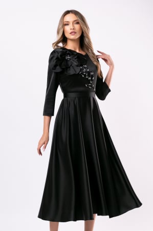 ROCHII DE SEARĂ - Rochie neagră elegantă accesorizată cu o floare 3D