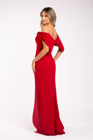 Rochie Nera roșie elegantă cu accesoriu deosebit pe bust [2]