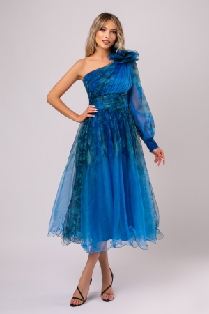ROCHII DE SEARĂ - Rochie midi albastră din tulle accesorizată pe umăr