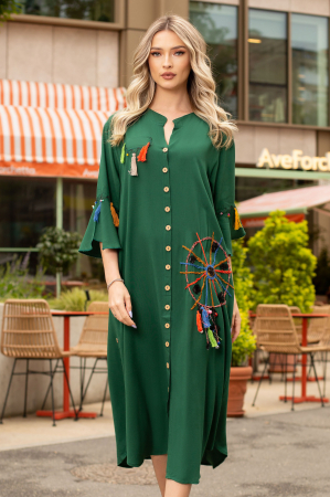 ROCHII BOHO STYLE - Rochie Verina verde mărime mare cu figurine cusute manual.