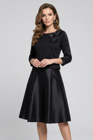 VEZI TOATE - Rochie Viada neagră elegantă accesorizată cu flori 3D