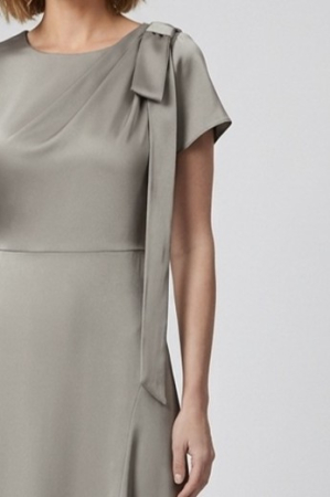 Rochie VIADA elegantă gri accesorizată pe umăr [1]