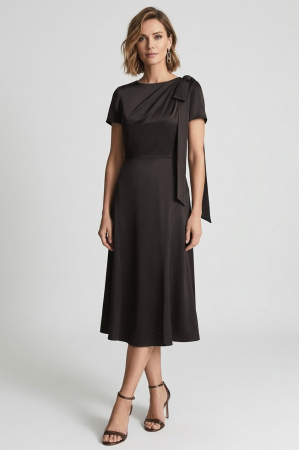 TOATE PRODUSELE - Rochie VIADA elegantă neagră accesorizată pe umăr