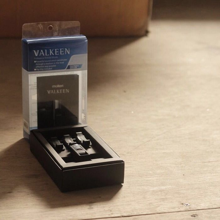 Fluier profesional pentru fotbal Molten VALKEEN  recomandat FIFA [22]