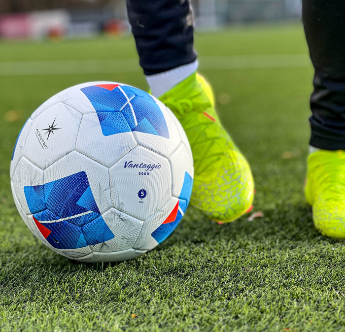 Pachet 3 mingi fotbal Molten Vantaggio F5N5000 FIFA QUALITY PRO, mărimea 5, generația a 5-a, cu geantă Molten și pompă DHP21 [5]