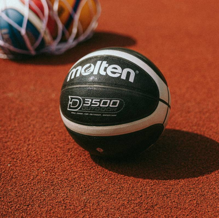 Pachet antrenament baschet outdoor – 5 mingi Molten B7D3500-KS mărimea 7 + scăriță agilitate + 6 obstacole reglabile + 12 copete + sac mingi Molten SBP [2]
