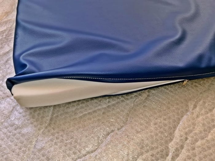 10 x Gymnastic mattress with dimension 200×100 x 10 cm [4]
