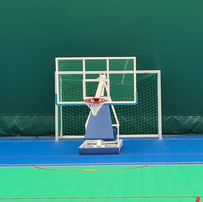 Basketball mobile stand with plexiglas backboard [6]