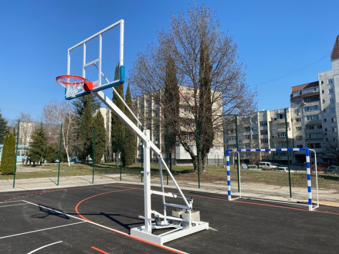 Basketball mobile stand with plexiglas backboard [25]