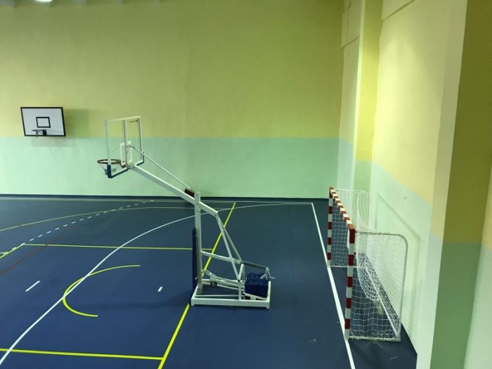 Basketball mobile stand with plexiglas backboard [26]