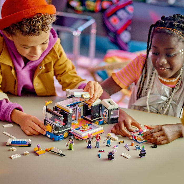 LEGO FRIENDS AUTOCAR DE TURNEU PENTRU STARURI POP 42619 [4]