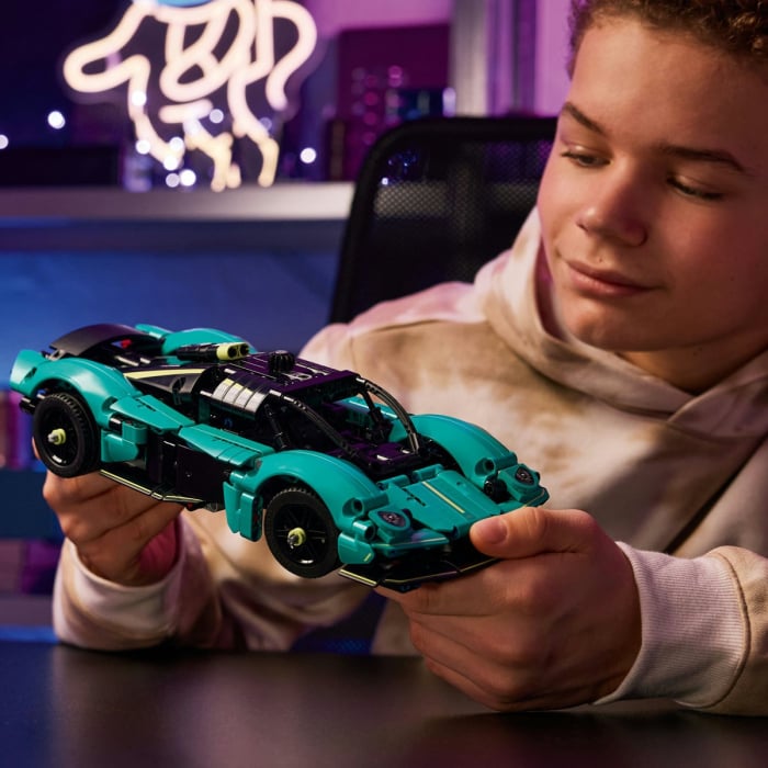 LEGO TECHNIC ASTON MARTIN VALKYRIE 42208 [4]
