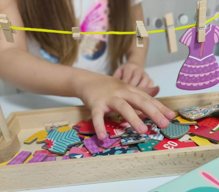 Puzzle imbraca familia si intinde rufele [3]