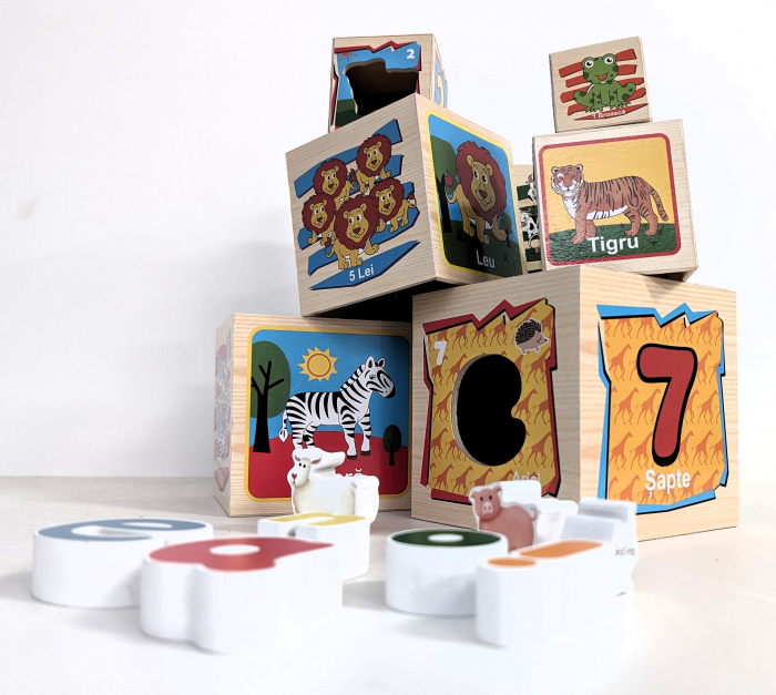 Turn Montessori cu 8 cuburi din lemn - limba romana [6]