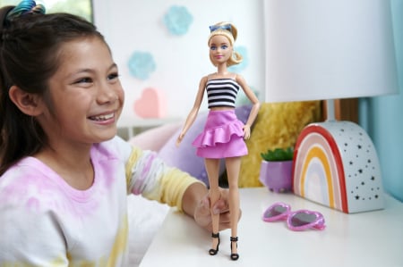 BARBIE PAPUSA BARBIE FASHIONISTA BLONDA CU PARUL PRINS IN COADA SI FUSTA ROZ [2]