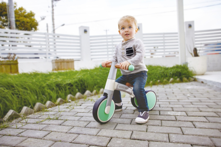 HAPE BICICLETA DE ECHILIBRU VERDE CU 3 ROTI [4]