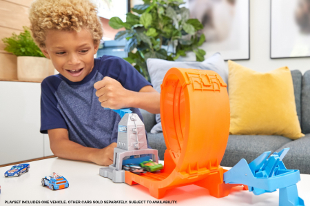 HOT WHEELS CIRCUIT RAPID CU LANSATOR PENTRU CASCADORII SI MASINUTA EXCLUSIVA [4]