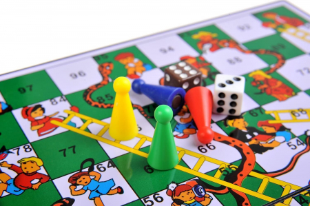 Joc de masa Serpi si scari [3]