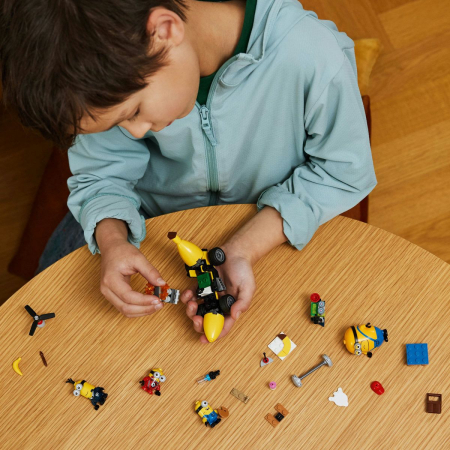 LEGO DESPICABLE ME4 MINIONII SI MASINA BANANA 75580 [5]