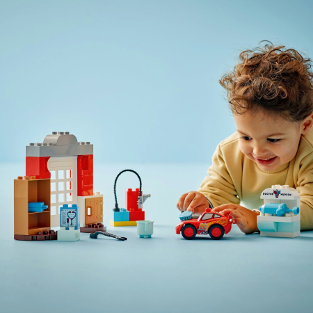 LEGO DUPLO VIZITA LUI MCQUEEN LA GARAJUL LUI DOC 10456 [3]
