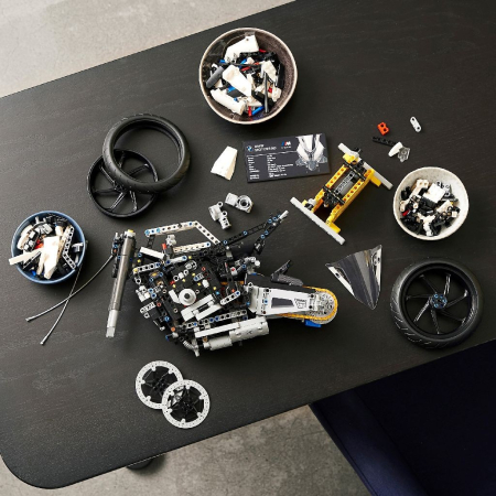 LEGO TECHNIC BMW M 1000 RR 42130 [3]