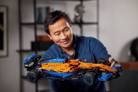 LEGO TECHNIC MCLAREN F1 42141 [2]