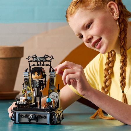 LEGO WEDNESDAY FIGURINA WEDNESDAY ADDAMS 76780 [3]