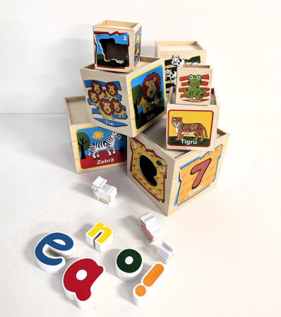 Materiale didactice - Turn Montessori cu 8 cuburi din lemn - limba romana