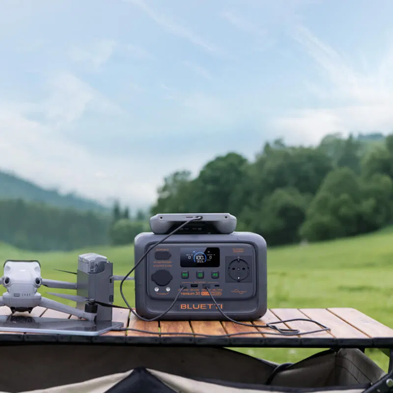 Stație de energie portabilă BLUETTI pentru camping și lucru în teren