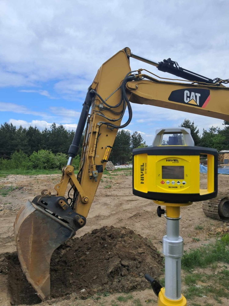 Nivela laser rotativa Nivel System NL520 Digital stadie LS24 trepied SJJ32 sistem MC1D [4]