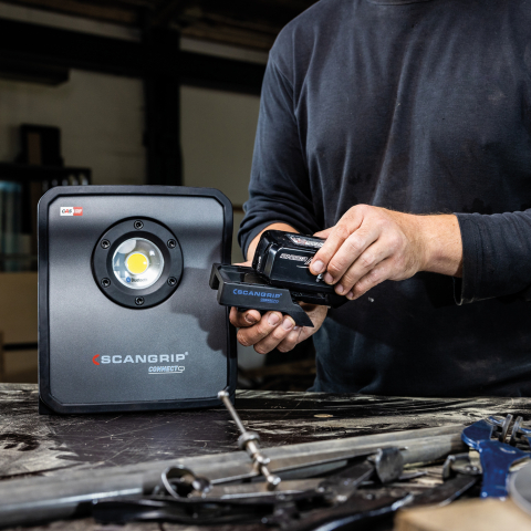 Proiector LED portabil cu acumulator SCANGRIP NOVA 4 CONNECT - SOLO [2]