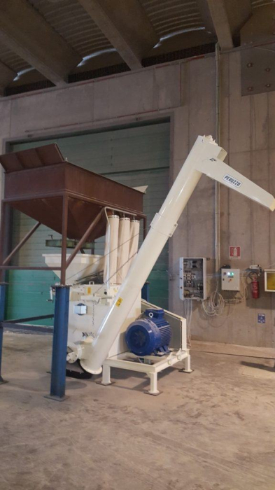 Moara cu ciocănele 1000 UNIVERSAL electric [2]