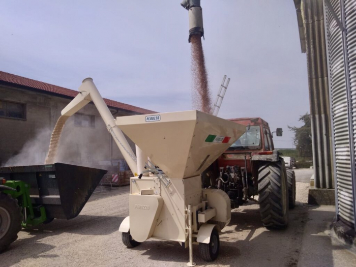 Moara cu ciocănele 700 UNIVERSAL tractor [2]