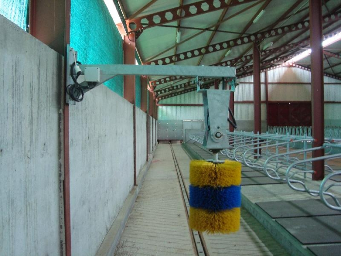Perie scărpinare automată pentru bovine [4]
