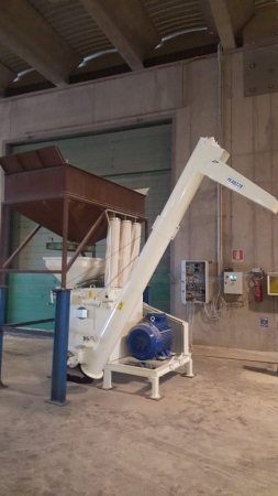 Moara cu ciocănele 1000 UNIVERSAL electric [1]