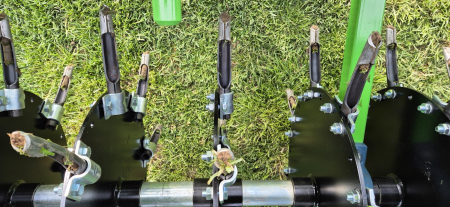 SPIKE-X – Aerator tractat pentru întreținerea gazonului [4]