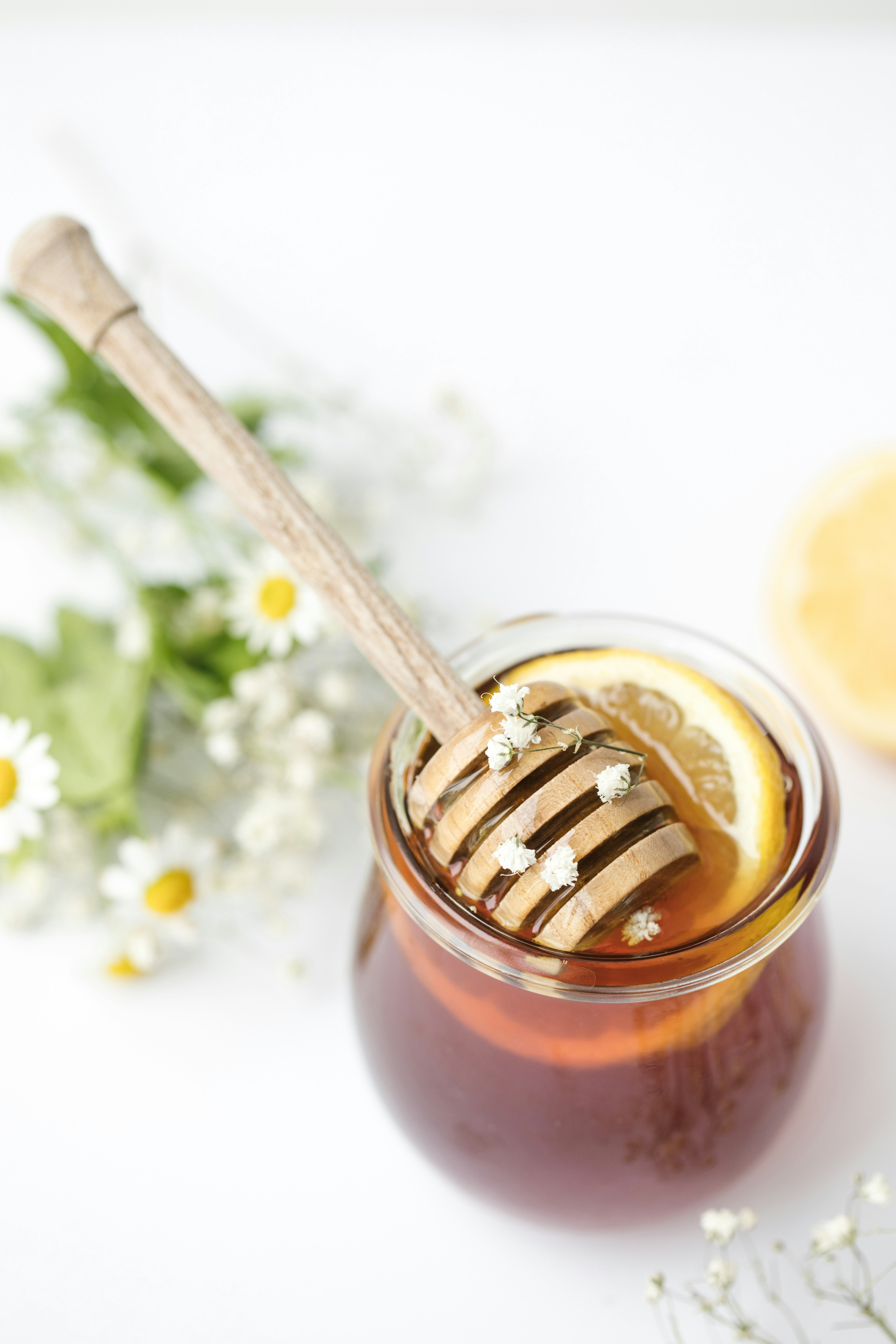 Îți dorești o imunitate de fier? Descoperă cum în Ghid simplu: ai grijă de sănătate cu produse apicole. Ești la un pas de soluțiile naturale ideale!