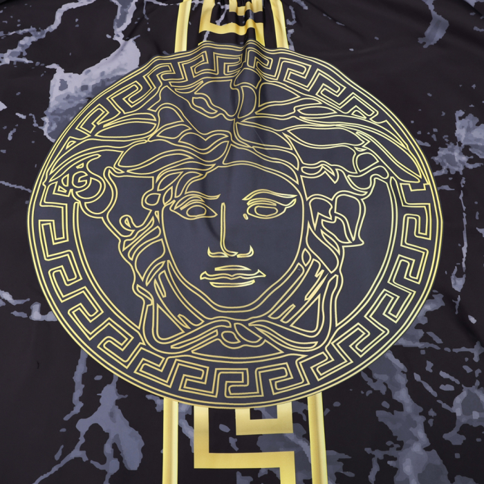 Pelerina coafor, lunga, cu elastic la gat, neagra, cu imprimeu Medusa [4]