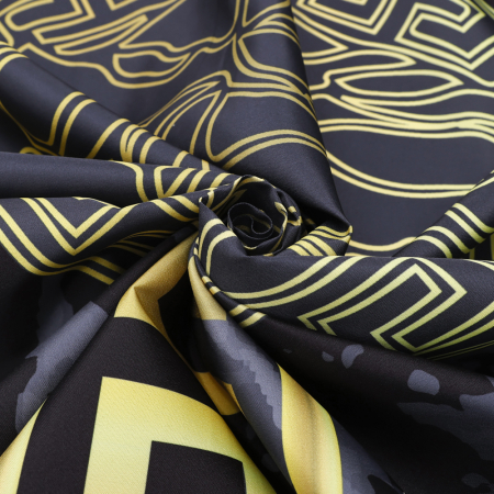 Pelerina coafor, lunga, cu elastic la gat, neagra, cu imprimeu Medusa [5]