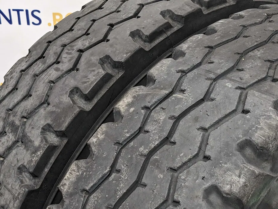 Pereche 2 anvelope 10.00/R20 Michelin (cod P100674I) [3]