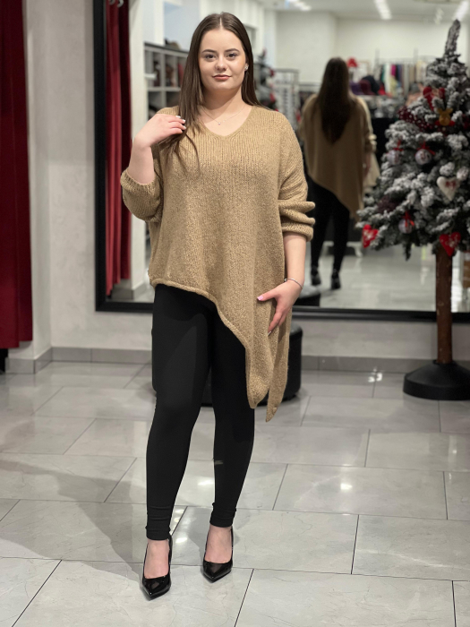 Pulover crem asimetric cu colț [1]