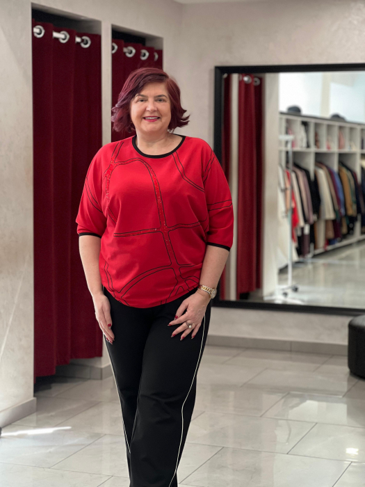 Bluza rosie cu model negru [1]