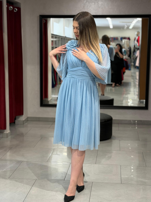 Rochie baby blue sidefat cu decor de floare [3]