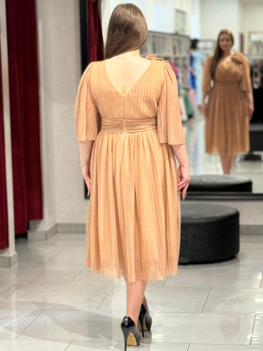 Rochie bej sidefat cu decor de floare [7]